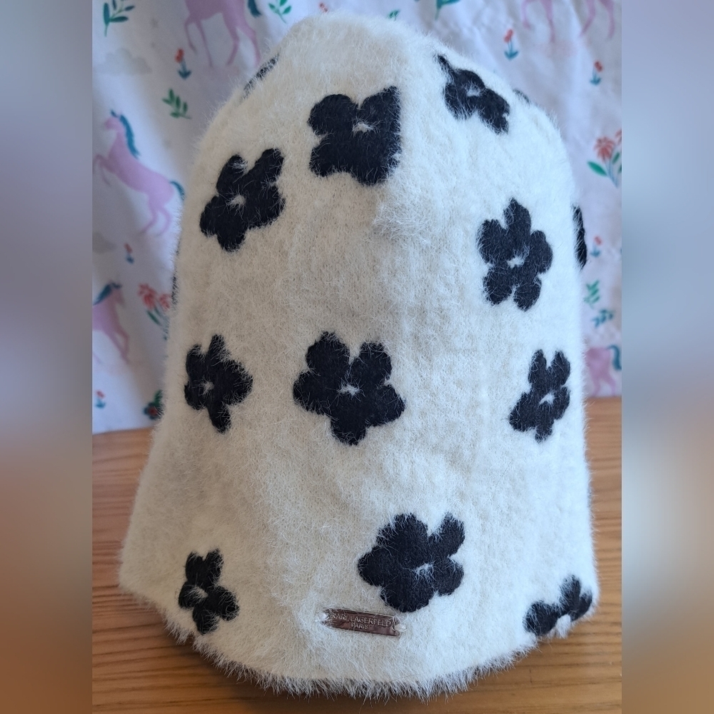 EUC Karl Lagerfeld Black & White Flower Warm Fuzzy Casual Winter Beanie Hat Cap